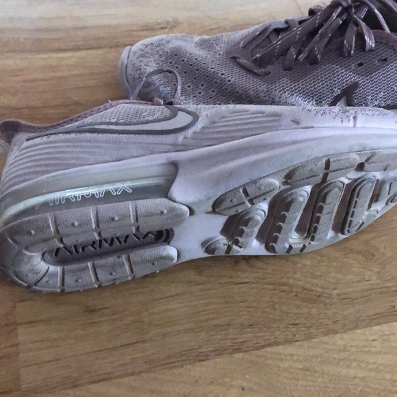 NIKE Air Max - Picture 4 of 5